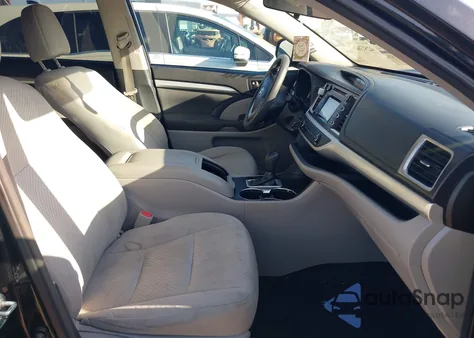 2015 Toyota Highlander Le z USA, uszkodzony, nr VIN 5TDZARFH2FS016938